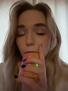 Snapshot of Eva_Millss chatting on December 2024 01:07:02 PM Eva Millss online show from December 2024 01:07:02 PM