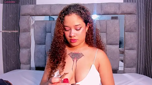 Snapshot of zulyjones chatting on October 2025 06:52:01 PM zulyjones online show from October 2025 06:52:01 PM