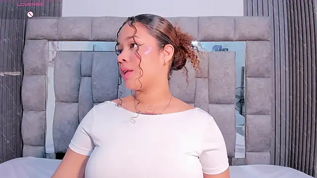 Snapshot of zulyjones chatting on November 2025 12:06:01 PM zulyjones online show from November 2025 12:06:01 PM