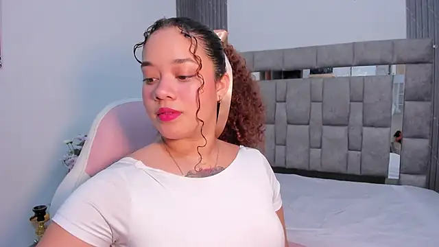 Snapshot of zulyjones chatting on November 2025 07:08:02 PM zulyjones online show from November 2025 07:08:02 PM