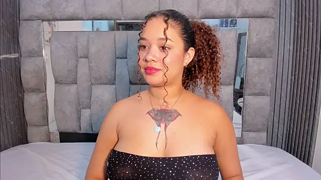 Snapshot of zulyjones chatting on November 2025 01:12:02 PM zulyjones online show from November 2025 01:12:02 PM