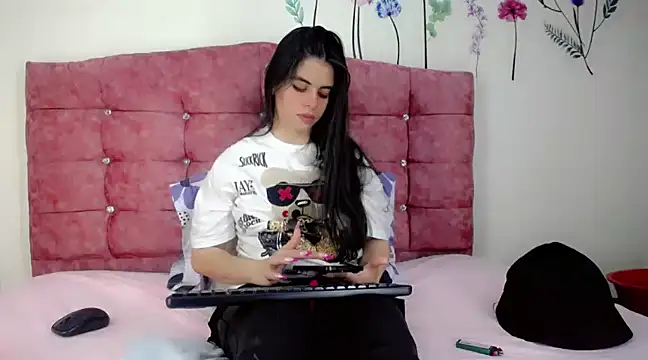 Madisson Ivanova online show from December 2024 01:28:01 AM