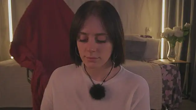 Emmi Flowers online show from April 2026 01:04:01 PM