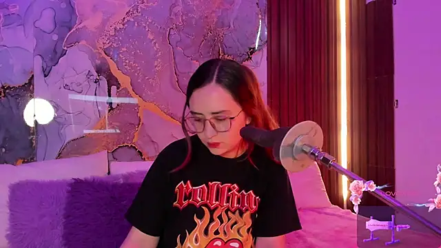 centaurigirl online show from November 2025 04:28:02 PM