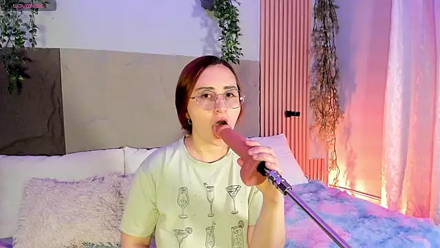 centaurigirl online show from March 2026 11:00:01 PM