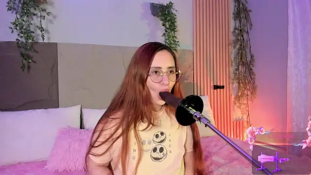 centaurigirl online show from April 2026 11:48:01 PM