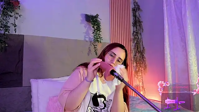 centaurigirl online show from April 2026 04:40:01 AM