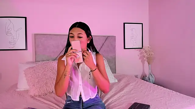 Emilyh  online show from October 2025 10:37:01 AM