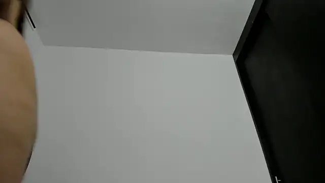 Sara-shely online show from December 2025 07:43:02 PM