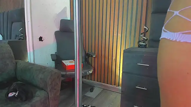 AlliceRosero online show from April 2026 05:43:02 AM