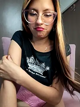 little mavi online show from March 2025 01:37:02 AM
