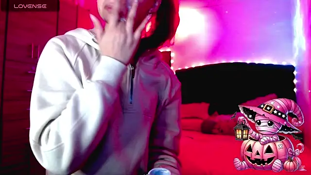 holy juli online show from October 2025 03:40:01 AM