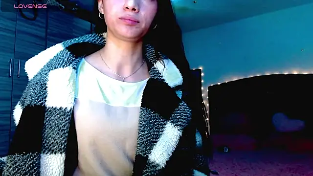 holy juli online show from December 2025 03:46:01 AM