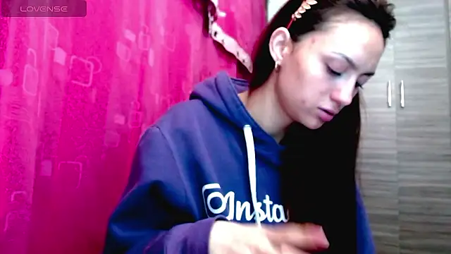 holy juli online show from January 2026 05:00:01 AM