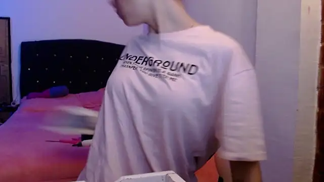 holy juli online show from April 2026 04:04:01 AM