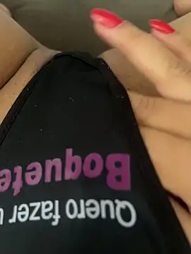 luara1988 online show from October 2025 11:19:01 AM