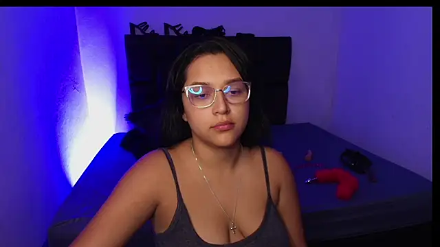 Snapshot of EmilySavvato chatting on January 2025 04:58:02 AM EmilySavvato online show from January 2025 04:58:02 AM