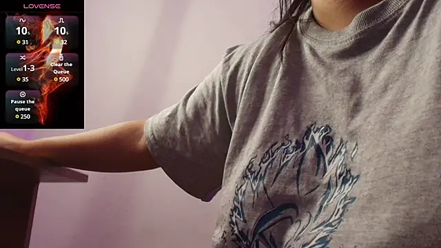 Snapshot of EmilySavvato chatting on January 2025 08:25:02 AM EmilySavvato online show from January 2025 08:25:02 AM