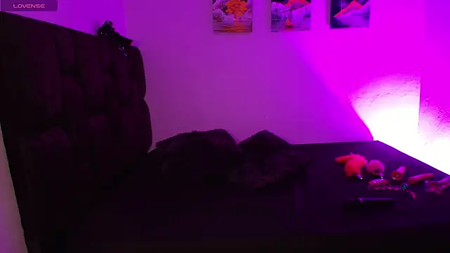 Snapshot of EmilySavvato chatting on February 2025 03:43:02 AM EmilySavvato online show from February 2025 03:43:02 AM