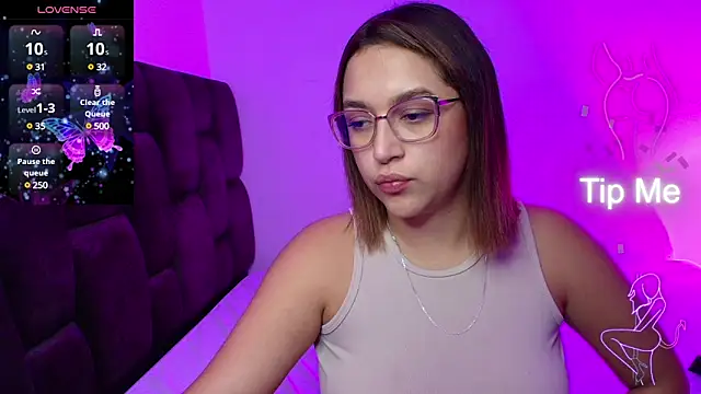 Snapshot of EmilySavvato chatting on March 2025 03:25:01 AM EmilySavvato online show from March 2025 03:25:01 AM