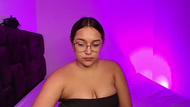 Snapshot of EmilySavvato chatting on March 2025 10:20:01 PM EmilySavvato online show from March 2025 10:20:01 PM