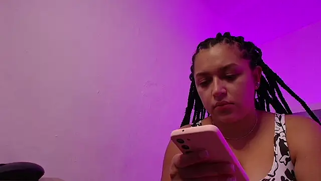 Snapshot of EmilySavvato chatting on October 2025 10:01:01 PM EmilySavvato online show from October 2025 10:01:01 PM