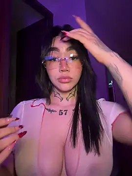 Nickiiiii online show from April 2026 06:40:01 AM