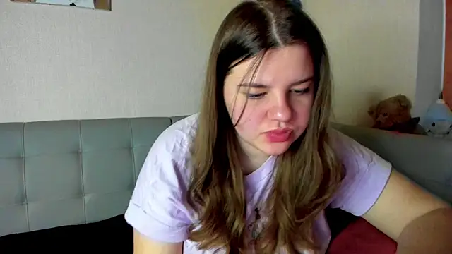 Adeellia online show from December 2024 12:08:01 AM