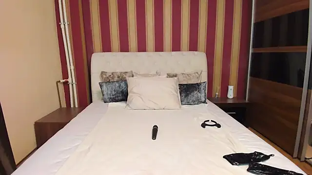 AshPage online show from September 2025 08:21:02 PM