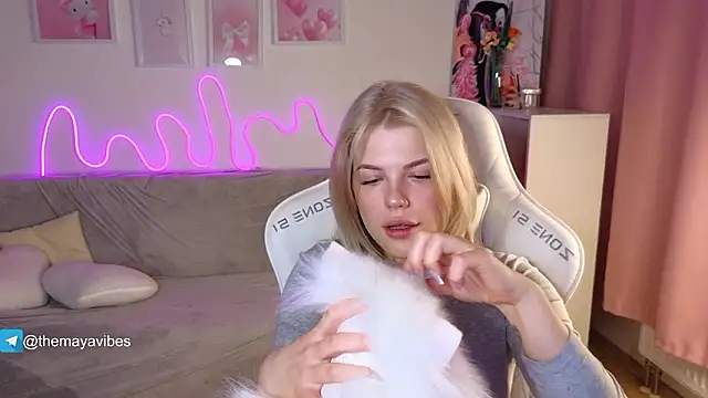 Maya Rave online show from February 2026 03:27:01 AM