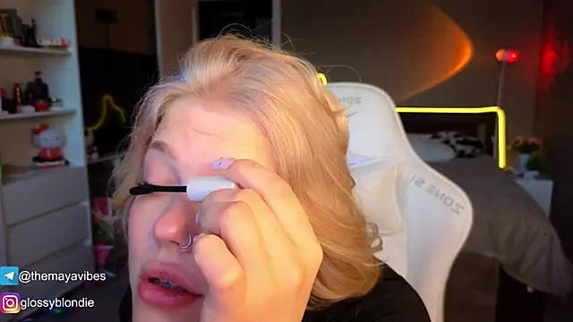 Maya Rave online show from April 2026 04:02:02 AM