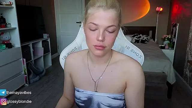 Maya Rave online show from April 2026 03:24:02 AM