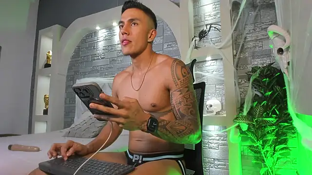 Aron Bolt online show from October 2025 11:43:01 PM