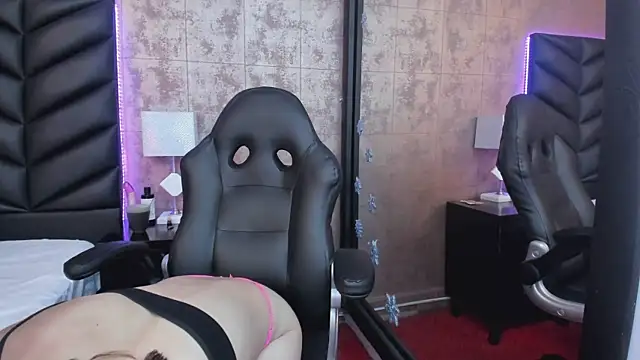 Snapshot of HazelMoret chatting on January 2025 05:26:01 PM HazelMoret online show from January 2025 05:26:01 PM