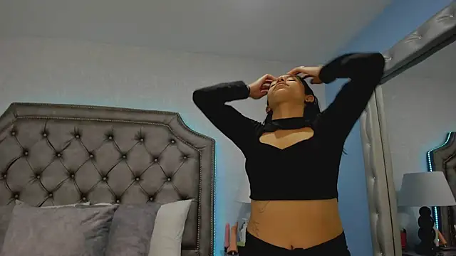 Snapshot of HazelMoret chatting on September 2025 11:43:01 AM HazelMoret online show from September 2025 11:43:01 AM