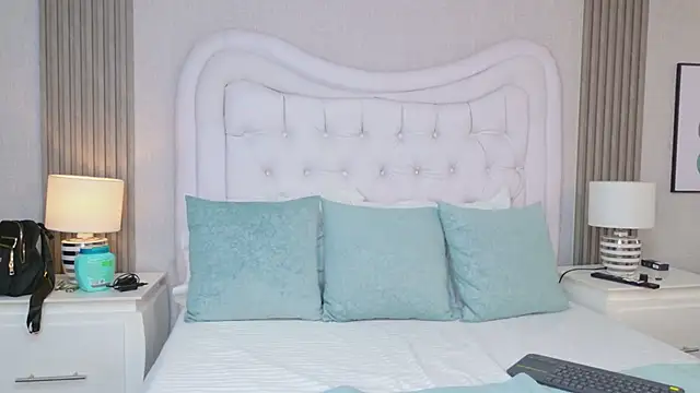 Snapshot of HazelMoret chatting on February 2026 03:18:01 AM HazelMoret online show from February 2026 03:18:01 AM