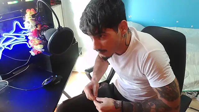 Badboyi1997 online show from October 2025 03:01:01 PM