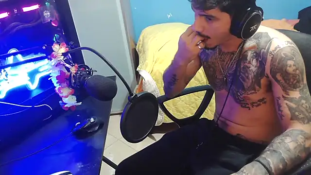 Badboyi1997 online show from October 2025 02:19:02 AM