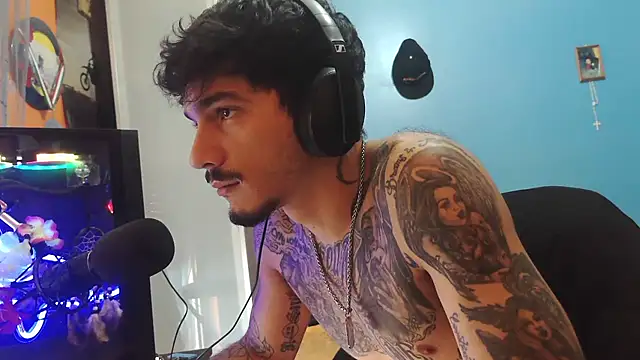 Badboyi1997 online show from December 2025 10:42:02 AM