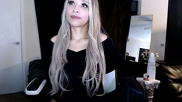 liadivina online show from March 2025 06:32:01 AM