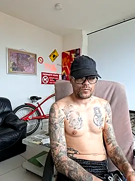 mileflav0r online show from April 2026 09:37:02 AM