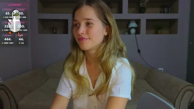 LinaCristonsen online show from October 2025 03:29:02 PM