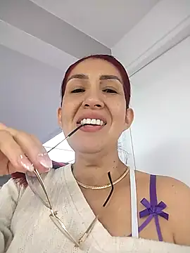 Snapshot of Perla_Franco chatting on October 2025 09:27:02 PM Perla Franco online show from October 2025 09:27:02 PM