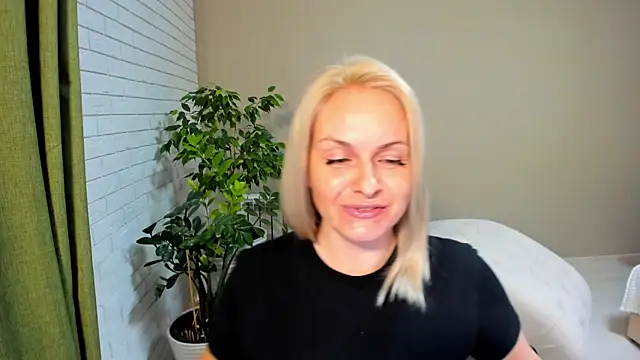 Alicee Gracee online show from February 2025 03:41:02 PM