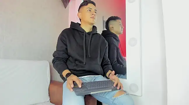 Snapshot of Lucii_fer_ chatting on February 2025 11:44:02 AM Lucii fer online show from February 2025 11:44:02 AM