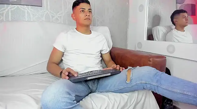 Snapshot of Lucii_fer_ chatting on February 2025 02:46:02 PM Lucii fer online show from February 2025 02:46:02 PM