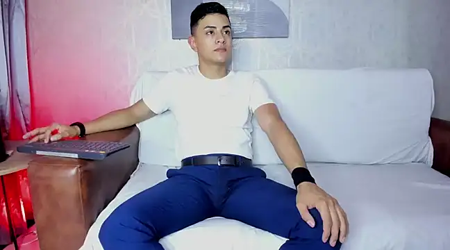 Snapshot of Lucii_fer_ chatting on February 2025 11:25:01 AM Lucii fer online show from February 2025 11:25:01 AM