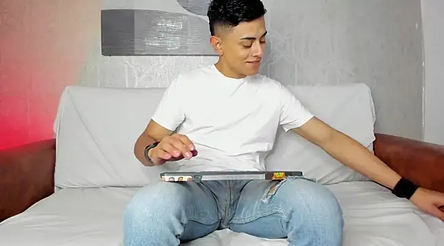 Snapshot of Lucii_fer_ chatting on March 2025 11:28:02 AM Lucii fer online show from March 2025 11:28:02 AM