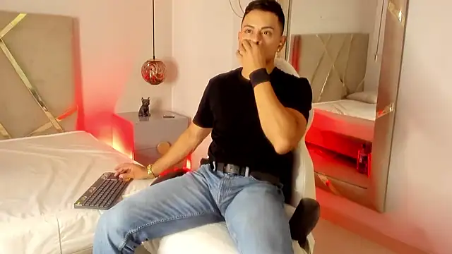 Snapshot of Lucii_fer_ chatting on November 2025 11:40:02 AM Lucii fer online show from November 2025 11:40:02 AM