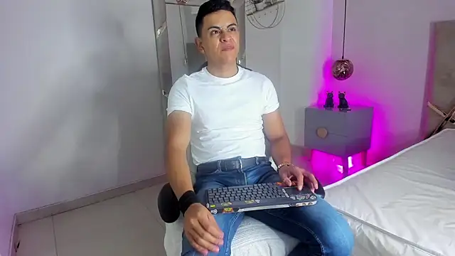 Snapshot of Lucii_fer_ chatting on November 2025 11:32:02 AM Lucii fer online show from November 2025 11:32:02 AM